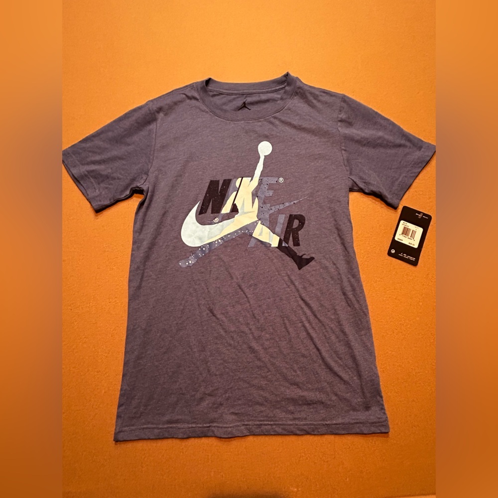 NWT Nike Jordan Boys Basketball T-Shirt Size Large​